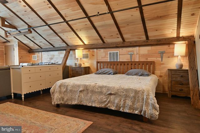 1700 TEXTER MOUNTAIN RD, Reinholds, PA 17569
