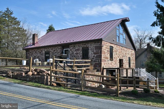 1700 TEXTER MOUNTAIN RD, Reinholds, PA 17569