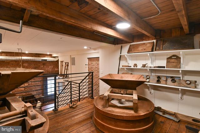 1700 TEXTER MOUNTAIN RD, Reinholds, PA 17569