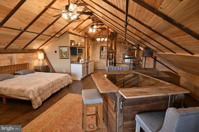 1700 TEXTER MOUNTAIN RD, Reinholds, PA 17569