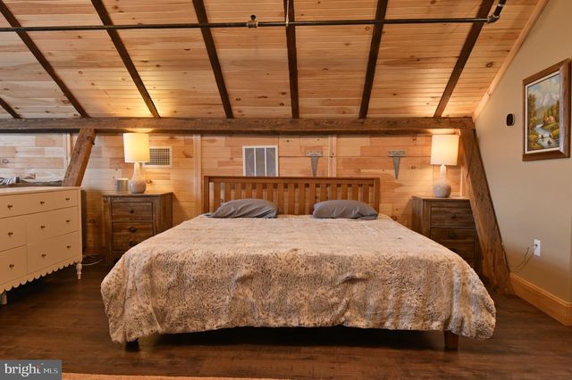 1700 TEXTER MOUNTAIN RD, Reinholds, PA 17569