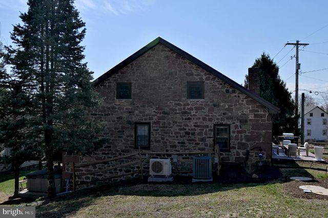 1700 TEXTER MOUNTAIN RD, Reinholds, PA 17569