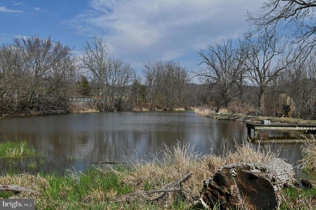 1700 TEXTER MOUNTAIN RD, Reinholds, PA 17569