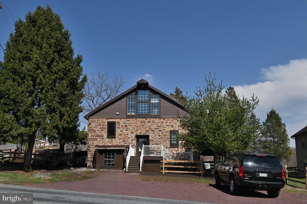 1700 TEXTER MOUNTAIN RD, Reinholds, PA 17569