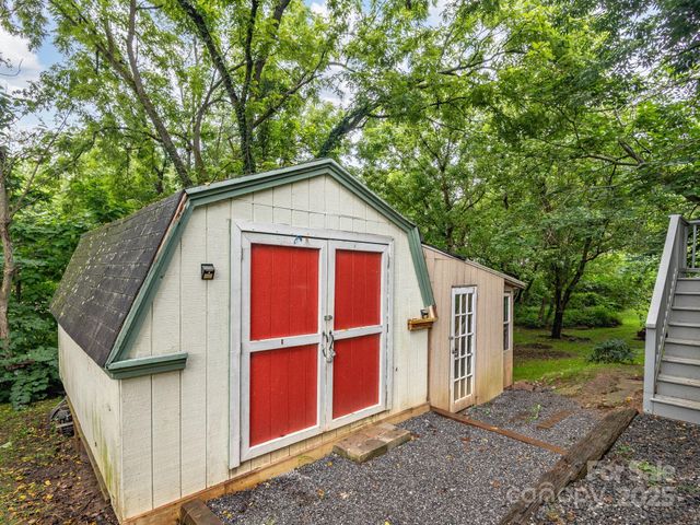 135 Westwood Place, Asheville, NC 28806