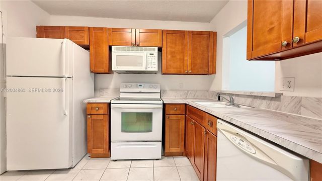 1830 Dixieanna St 404, Hollywood, FL 33020