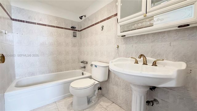 1830 Dixieanna St 404, Hollywood, FL 33020