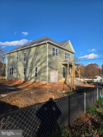 9208 4TH, Lanham, MD 20706