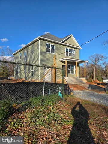 9208 4TH, Lanham, MD 20706