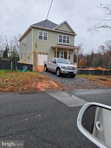 9208 4TH, Lanham, MD 20706