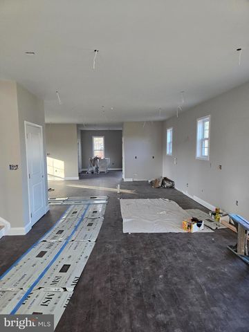 9208 4TH, Lanham, MD 20706