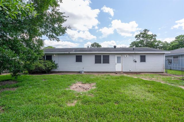 5060 Swallow Drive, Beaumont, TX 77707