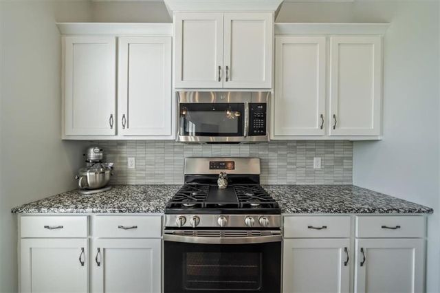 1327 N 161st Terrace, Basehor, KS 66007
