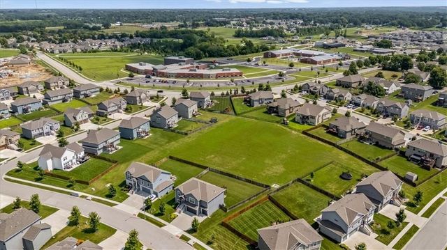 1327 N 161st Terrace, Basehor, KS 66007
