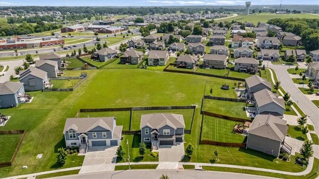 1327 N 161st Terrace, Basehor, KS 66007