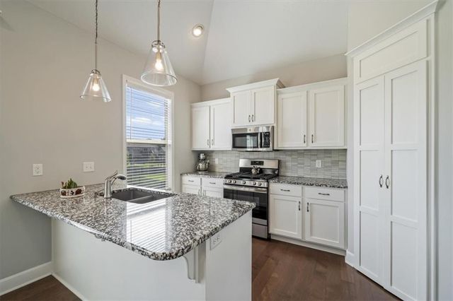 1327 N 161st Terrace, Basehor, KS 66007