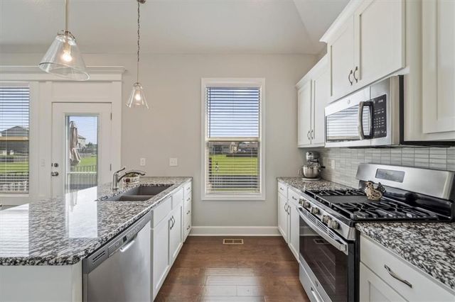 1327 N 161st Terrace, Basehor, KS 66007