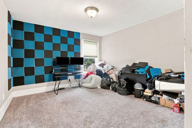 1427 W 4th Street, Davenport, IA 52802