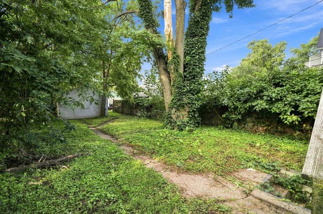 1427 W 4th Street, Davenport, IA 52802