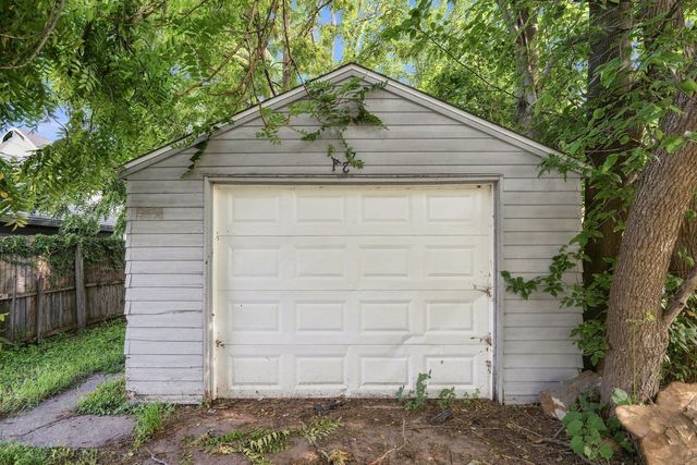 1427 W 4th Street, Davenport, IA 52802