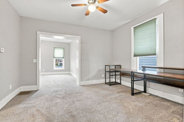 1427 W 4th Street, Davenport, IA 52802