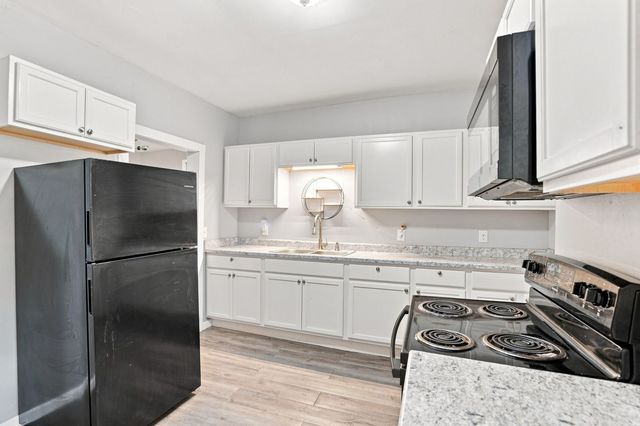 1427 W 4th Street, Davenport, IA 52802