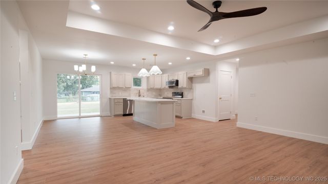 202 W Ponca Avenue, Cleveland, OK 74020