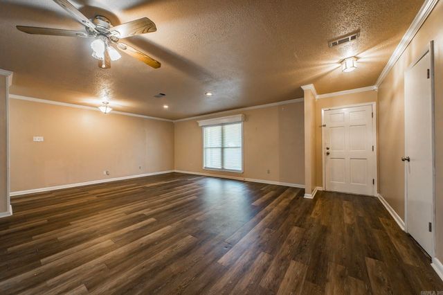 100 Oxford Cove, Jacksonville, AR 72076