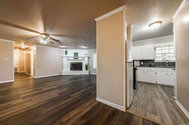 100 Oxford Cove, Jacksonville, AR 72076