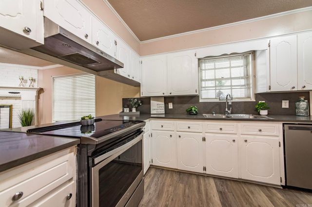 100 Oxford Cove, Jacksonville, AR 72076