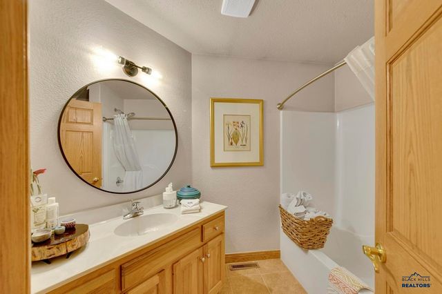 3632 CITY VIEW DR, Rapid City, SD 57701