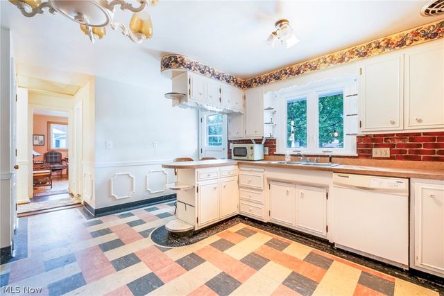 31 Lake Shore Drive, Youngstown, OH 44511