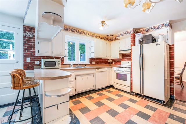 31 Lake Shore Drive, Youngstown, OH 44511