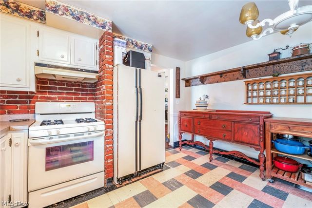 31 Lake Shore Drive, Youngstown, OH 44511