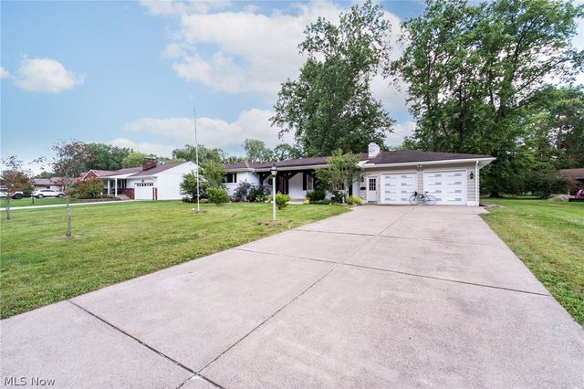 31 Lake Shore Drive, Youngstown, OH 44511
