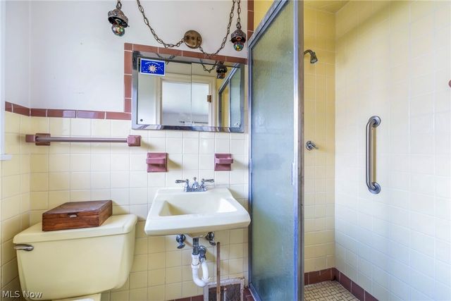 31 Lake Shore Drive, Youngstown, OH 44511