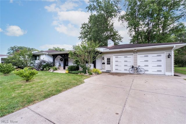 31 Lake Shore Drive, Youngstown, OH 44511