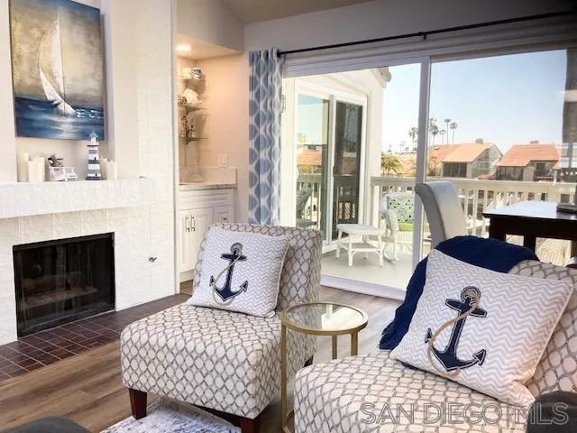 82 kingston ct, Coronado, CA 92118