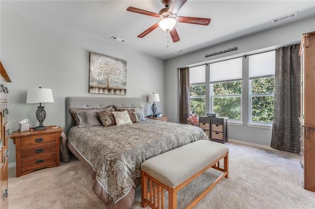 48 Highland Parkway, Bella Vista, AR 72715