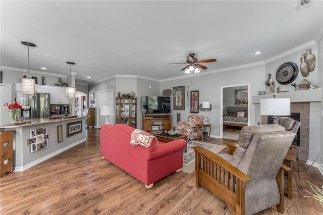 48 Highland Parkway, Bella Vista, AR 72715