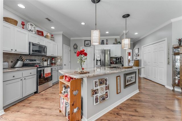 48 Highland Parkway, Bella Vista, AR 72715