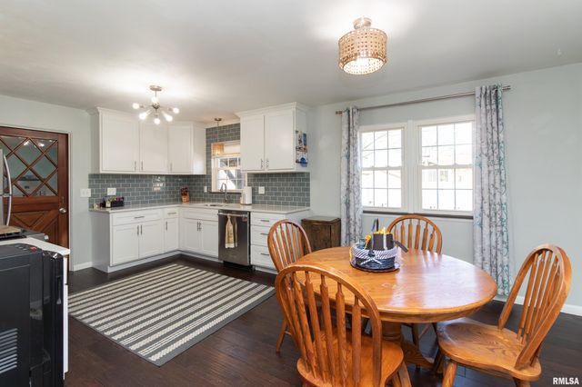 305 DELSHIRE Avenue, Pekin, IL 61554