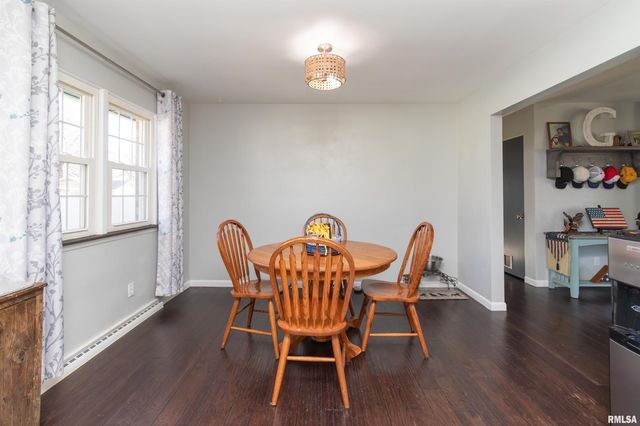 305 DELSHIRE Avenue, Pekin, IL 61554