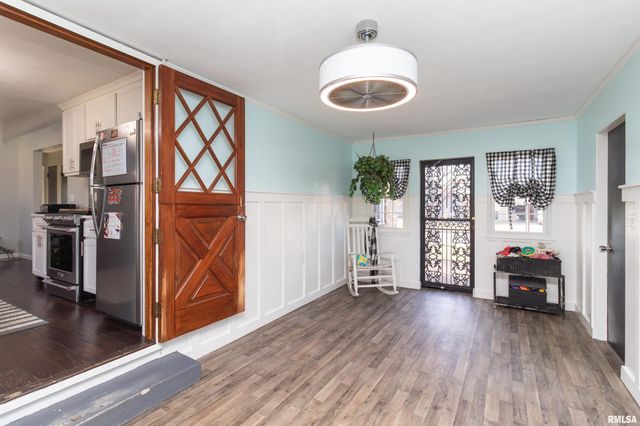 305 DELSHIRE Avenue, Pekin, IL 61554