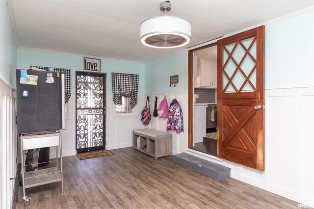 305 DELSHIRE Avenue, Pekin, IL 61554