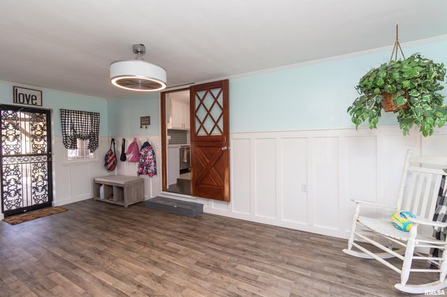 305 DELSHIRE Avenue, Pekin, IL 61554