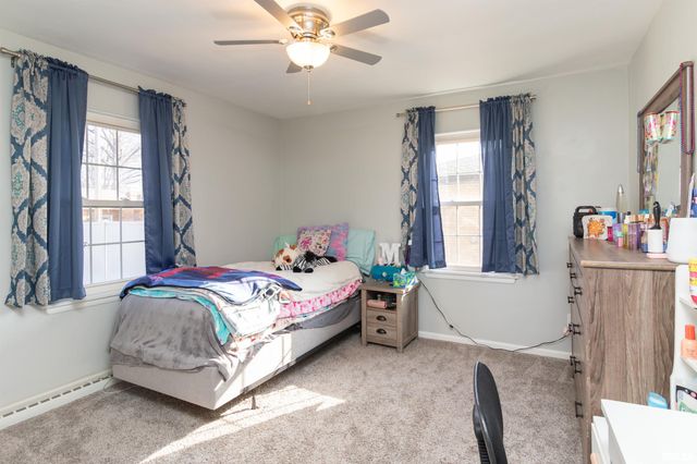 305 DELSHIRE Avenue, Pekin, IL 61554