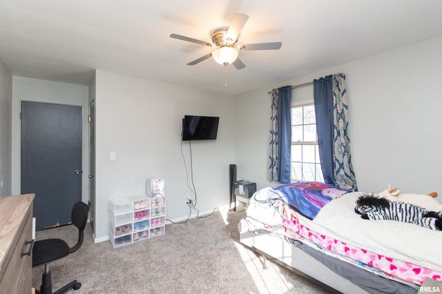 305 DELSHIRE Avenue, Pekin, IL 61554