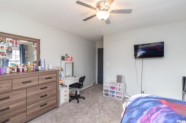 305 DELSHIRE Avenue, Pekin, IL 61554