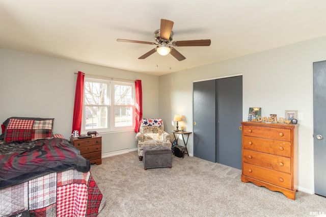 305 DELSHIRE Avenue, Pekin, IL 61554